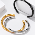 Brazalete abierto de acero inoxidable trenzado